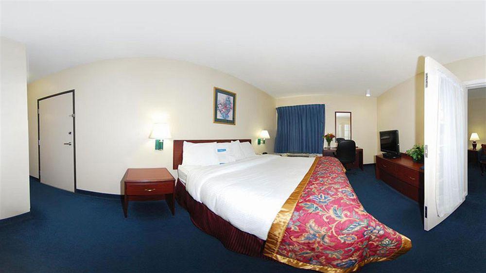 Fairfield By Marriott Inn & Suites Cedar Rapids North Exterior photo