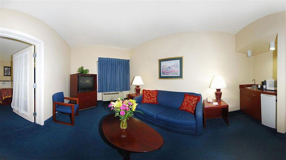 Fairfield By Marriott Inn & Suites Cedar Rapids North Exterior photo