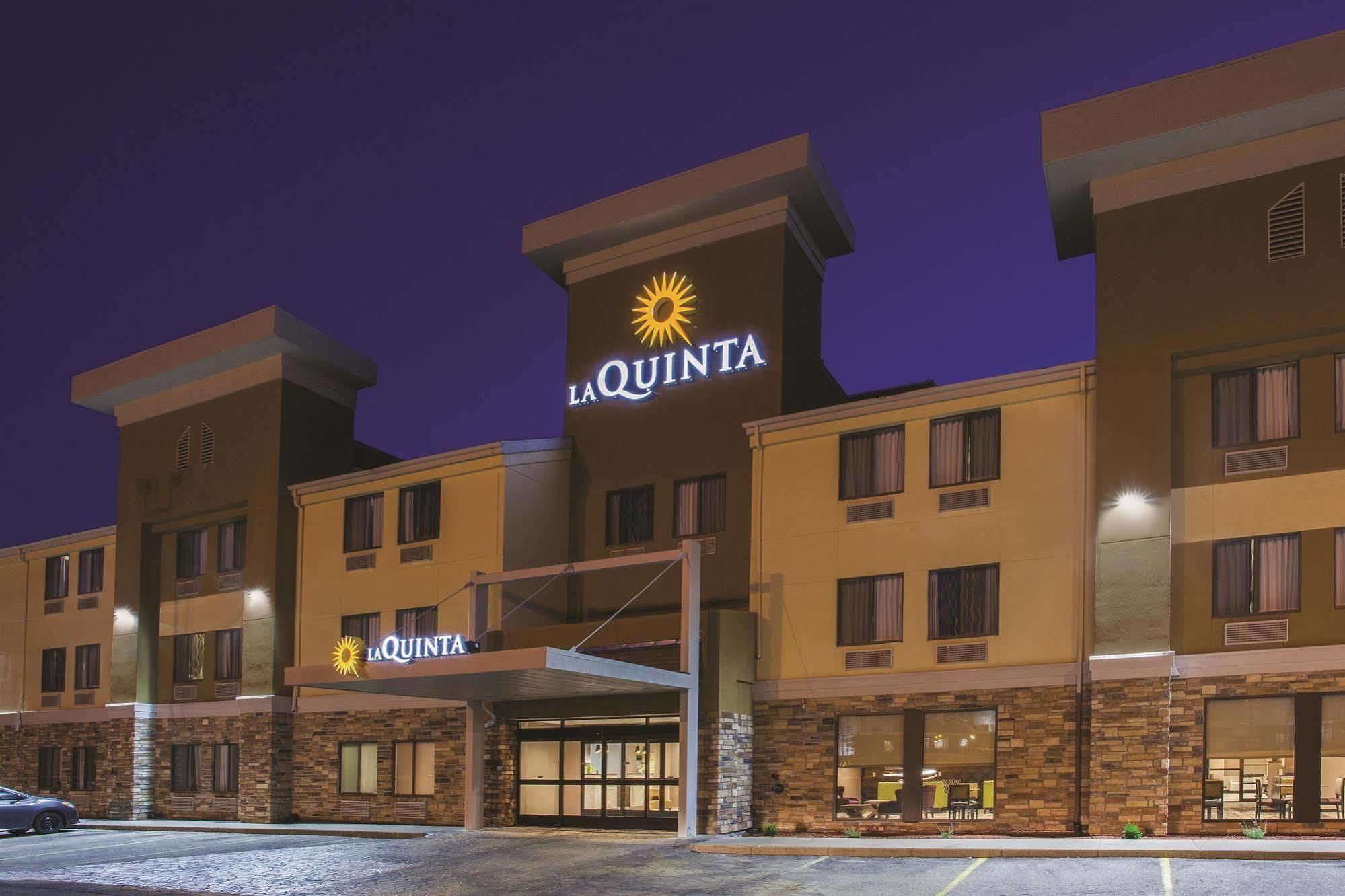 La Quinta By Wyndham Cedar Rapids Hotel Exterior photo